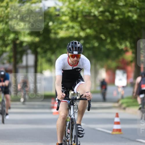 10.08.2025 - GEWOBA Citytriathlon Bremen Yannick Fuchs http://msf.ph/oto/8558449 10.08.2025 12:32:24 Radfahren 551, 641, 643, 648, 682, 735, 776, 840, 959 meine-sportfotos.de