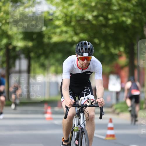 10.08.2025 - GEWOBA Citytriathlon Bremen Yannick Fuchs http://msf.ph/oto/8558450 10.08.2025 12:32:24 Radfahren 551, 641, 643, 648, 682, 735, 776, 840, 959 meine-sportfotos.de