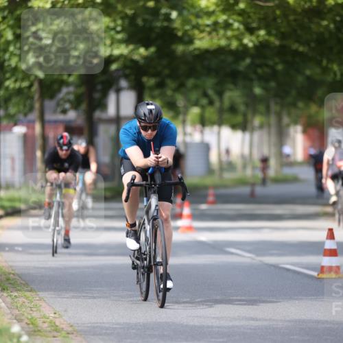 10.08.2025 - GEWOBA Citytriathlon Bremen Yannick Fuchs http://msf.ph/oto/8558453 10.08.2025 12:32:25 Radfahren 551, 641, 643, 648, 682, 735, 776, 840, 959 meine-sportfotos.de