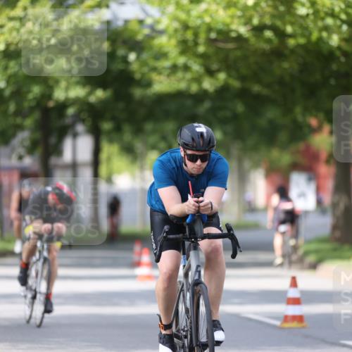 10.08.2025 - GEWOBA Citytriathlon Bremen Yannick Fuchs http://msf.ph/oto/8558456 10.08.2025 12:32:25 Radfahren 551, 641, 643, 648, 682, 735, 776, 840, 959 meine-sportfotos.de