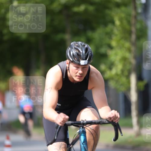 10.08.2025 - GEWOBA Citytriathlon Bremen Yannick Fuchs http://msf.ph/oto/8558470 10.08.2025 12:32:29 Radfahren 551, 641, 643, 648, 735, 776, 840, 959, 1017 meine-sportfotos.de