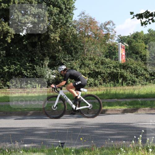 10.08.2025 - GEWOBA Citytriathlon Bremen Yannick Fuchs http://msf.ph/oto/8558476 10.08.2025 10:31:39 Radfahren  meine-sportfotos.de
