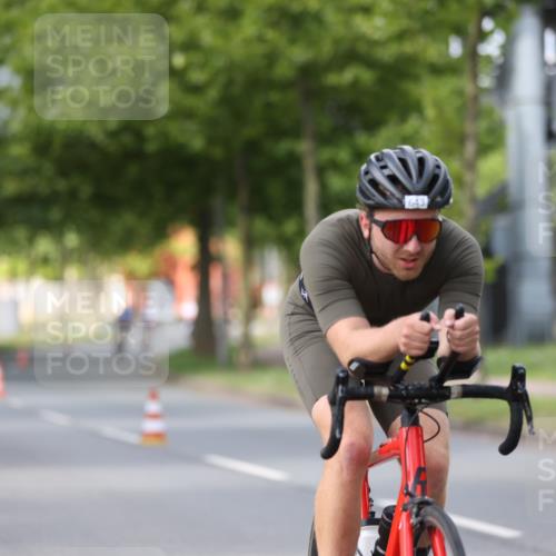 10.08.2025 - GEWOBA Citytriathlon Bremen Yannick Fuchs http://msf.ph/oto/8558477 10.08.2025 12:32:34 Radfahren 641, 643, 648, 735, 776, 840, 959, 1017 meine-sportfotos.de