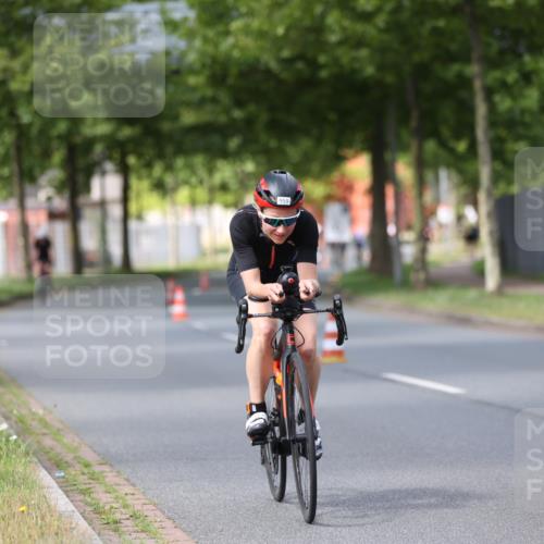 10.08.2025 - GEWOBA Citytriathlon Bremen Yannick Fuchs http://msf.ph/oto/8558478 10.08.2025 12:32:35 Radfahren 566, 641, 643, 648, 776, 840, 852, 959, 1017 meine-sportfotos.de