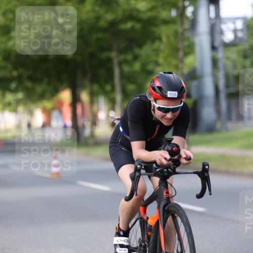 10.08.2025 - GEWOBA Citytriathlon Bremen Yannick Fuchs http://msf.ph/oto/8558482 10.08.2025 12:32:36 Radfahren 566, 641, 643, 648, 776, 840, 852, 959, 1017 meine-sportfotos.de