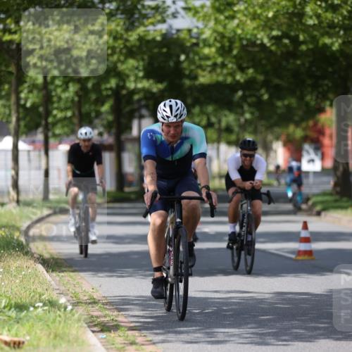 10.08.2025 - GEWOBA Citytriathlon Bremen Yannick Fuchs http://msf.ph/oto/8558518 10.08.2025 12:32:54 Radfahren 566, 604, 626, 664, 681, 715, 852, 1010, 1016 meine-sportfotos.de