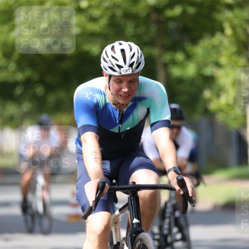 10.08.2025 - GEWOBA Citytriathlon Bremen Yannick Fuchs http://msf.ph/oto/8558520 10.08.2025 12:32:55 Radfahren 566, 604, 626, 664, 681, 715, 824, 852, 1010, 1016 meine-sportfotos.de