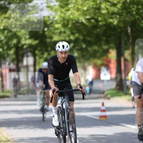 10.08.2025 - GEWOBA Citytriathlon Bremen Yannick Fuchs http://msf.ph/oto/8558522 10.08.2025 12:32:56 Radfahren 566, 604, 626, 664, 681, 715, 824, 852, 1010, 1016 meine-sportfotos.de