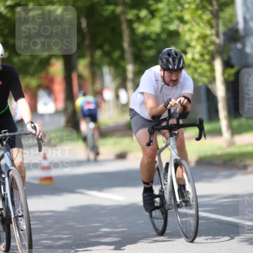 10.08.2025 - GEWOBA Citytriathlon Bremen Yannick Fuchs http://msf.ph/oto/8558523 10.08.2025 12:32:56 Radfahren 566, 604, 626, 664, 681, 715, 824, 852, 1010, 1016 meine-sportfotos.de