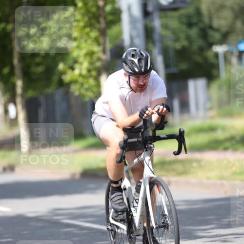 10.08.2025 - GEWOBA Citytriathlon Bremen Yannick Fuchs http://msf.ph/oto/8558524 10.08.2025 12:32:56 Radfahren 566, 604, 626, 664, 681, 715, 824, 852, 1010, 1016 meine-sportfotos.de