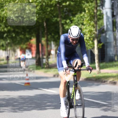 10.08.2025 - GEWOBA Citytriathlon Bremen Yannick Fuchs http://msf.ph/oto/8558529 10.08.2025 12:32:57 Radfahren 566, 604, 626, 664, 681, 715, 824, 852, 1010, 1016 meine-sportfotos.de