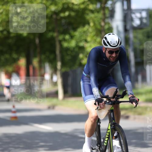 10.08.2025 - GEWOBA Citytriathlon Bremen Yannick Fuchs http://msf.ph/oto/8558530 10.08.2025 12:32:57 Radfahren 566, 604, 626, 664, 681, 715, 824, 852, 1010, 1016 meine-sportfotos.de