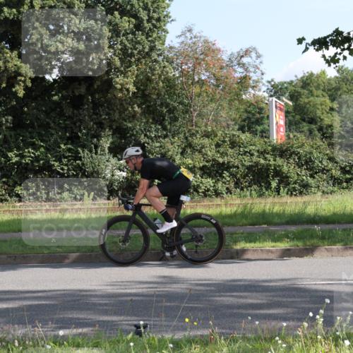 10.08.2025 - GEWOBA Citytriathlon Bremen Yannick Fuchs http://msf.ph/oto/8558539 10.08.2025 10:32:22 Radfahren 205, 354, 408, 426, 432, 473, 508 meine-sportfotos.de