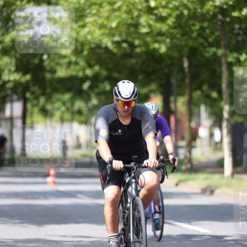 10.08.2025 - GEWOBA Citytriathlon Bremen Yannick Fuchs http://msf.ph/oto/8558540 10.08.2025 12:33:01 Radfahren 554, 604, 626, 664, 681, 708, 715, 824, 1010, 1016 meine-sportfotos.de