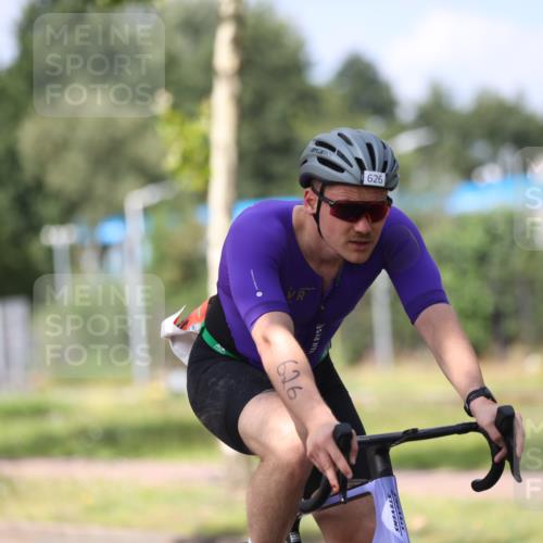 10.08.2025 - GEWOBA Citytriathlon Bremen Yannick Fuchs http://msf.ph/oto/8558541 10.08.2025 12:33:03 Radfahren 554, 604, 626, 664, 681, 708, 715, 738, 824, 1010, 1016 meine-sportfotos.de