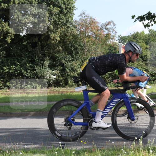 10.08.2025 - GEWOBA Citytriathlon Bremen Yannick Fuchs http://msf.ph/oto/8558547 10.08.2025 10:32:25 Radfahren 354, 406, 408, 426, 432, 473, 502, 508 meine-sportfotos.de