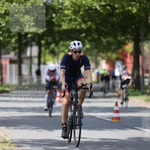 10.08.2025 - GEWOBA Citytriathlon Bremen Yannick Fuchs http://msf.ph/oto/8558552 10.08.2025 12:33:07 Radfahren 554, 604, 626, 664, 681, 708, 715, 738, 824, 836, 859, 1010, 1016 meine-sportfotos.de