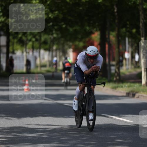 10.08.2025 - GEWOBA Citytriathlon Bremen Yannick Fuchs http://msf.ph/oto/8558556 10.08.2025 12:33:08 Radfahren 554, 604, 626, 664, 708, 715, 738, 824, 836, 859, 1010, 1016 meine-sportfotos.de