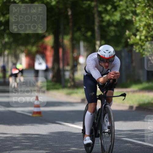 10.08.2025 - GEWOBA Citytriathlon Bremen Yannick Fuchs http://msf.ph/oto/8558558 10.08.2025 12:33:08 Radfahren 554, 604, 626, 664, 708, 715, 738, 824, 836, 859, 1010, 1016 meine-sportfotos.de