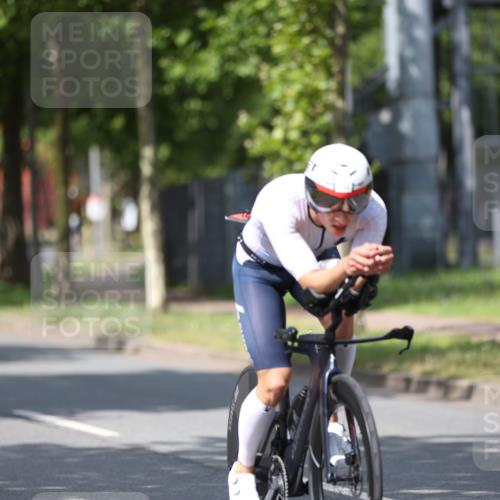 10.08.2025 - GEWOBA Citytriathlon Bremen Yannick Fuchs http://msf.ph/oto/8558560 10.08.2025 12:33:08 Radfahren 554, 604, 626, 664, 708, 715, 738, 824, 836, 859, 1010, 1016 meine-sportfotos.de