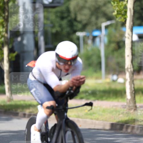 10.08.2025 - GEWOBA Citytriathlon Bremen Yannick Fuchs http://msf.ph/oto/8558561 10.08.2025 12:33:08 Radfahren 554, 604, 626, 664, 708, 715, 738, 824, 836, 859, 1010, 1016 meine-sportfotos.de