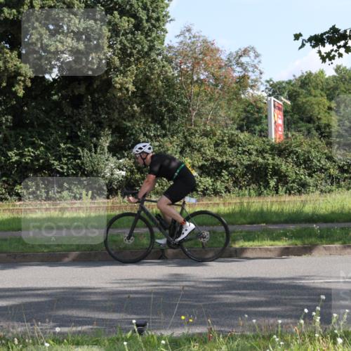 10.08.2025 - GEWOBA Citytriathlon Bremen Yannick Fuchs http://msf.ph/oto/8558562 10.08.2025 10:32:30 Radfahren 349, 354, 406, 408, 426, 432, 473, 483, 502 meine-sportfotos.de