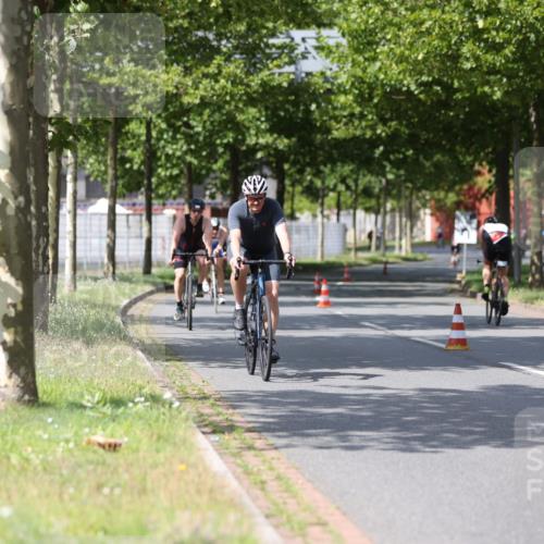 10.08.2025 - GEWOBA Citytriathlon Bremen Yannick Fuchs http://msf.ph/oto/8558567 10.08.2025 12:33:13 Radfahren 554, 626, 664, 708, 738, 824, 836, 859 meine-sportfotos.de