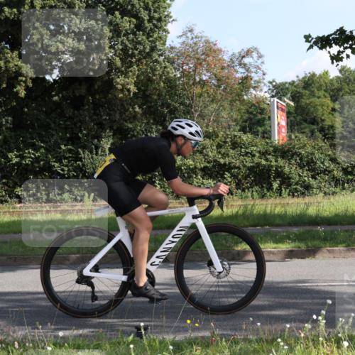 10.08.2025 - GEWOBA Citytriathlon Bremen Yannick Fuchs http://msf.ph/oto/8558572 10.08.2025 10:32:34 Radfahren 349, 354, 406, 408, 426, 432, 473, 483, 502 meine-sportfotos.de