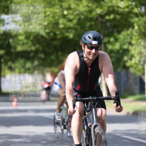 10.08.2025 - GEWOBA Citytriathlon Bremen Yannick Fuchs http://msf.ph/oto/8558578 10.08.2025 12:33:16 Radfahren 554, 708, 738, 824, 836, 859 meine-sportfotos.de