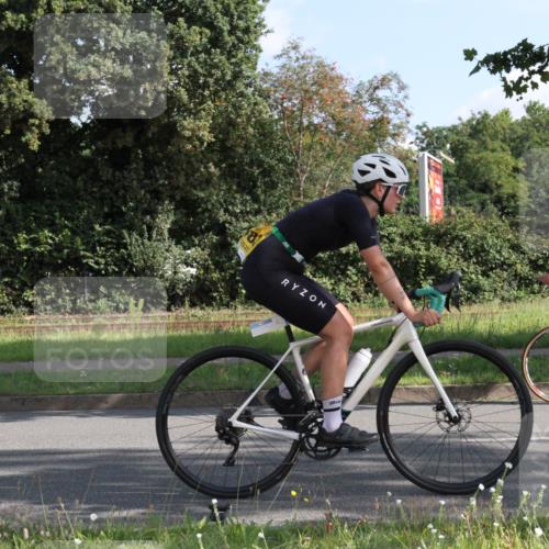 10.08.2025 - GEWOBA Citytriathlon Bremen Yannick Fuchs http://msf.ph/oto/8558589 10.08.2025 10:32:44 Radfahren 349, 371, 384, 406, 426, 473, 483, 502 meine-sportfotos.de