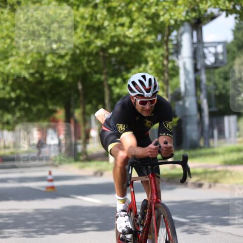 10.08.2025 - GEWOBA Citytriathlon Bremen Yannick Fuchs http://msf.ph/oto/8558598 10.08.2025 12:33:31 Radfahren 820, 859 meine-sportfotos.de