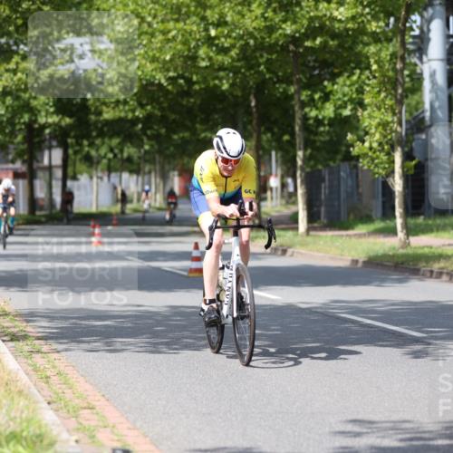 10.08.2025 - GEWOBA Citytriathlon Bremen Yannick Fuchs http://msf.ph/oto/8558603 10.08.2025 12:33:42 Radfahren 560, 635, 741, 820, 856, 895 meine-sportfotos.de
