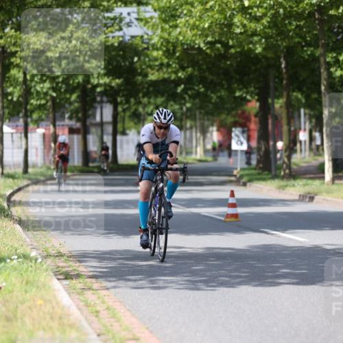 10.08.2025 - GEWOBA Citytriathlon Bremen Yannick Fuchs http://msf.ph/oto/8558610 10.08.2025 12:33:45 Radfahren 560, 635, 741, 820, 856, 858, 895 meine-sportfotos.de