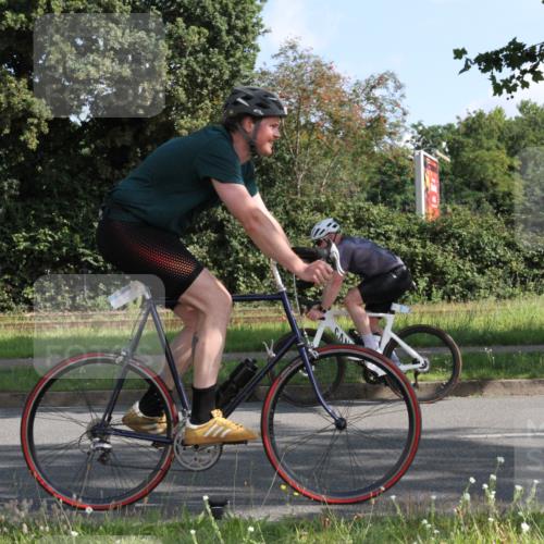10.08.2025 - GEWOBA Citytriathlon Bremen Yannick Fuchs http://msf.ph/oto/8558611 10.08.2025 10:32:54 Radfahren 355, 371, 384, 390, 430, 483 meine-sportfotos.de