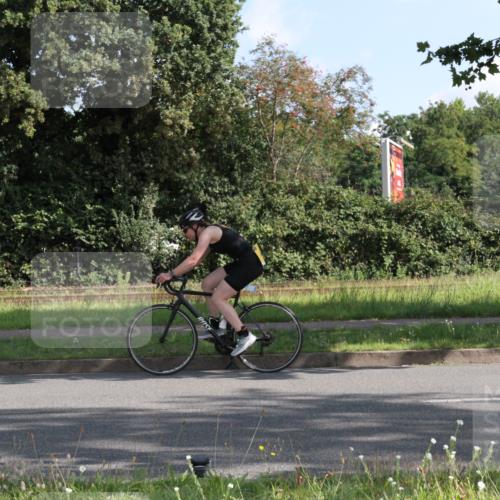 10.08.2025 - GEWOBA Citytriathlon Bremen Yannick Fuchs http://msf.ph/oto/8558618 10.08.2025 10:32:55 Radfahren 355, 371, 384, 390, 430 meine-sportfotos.de