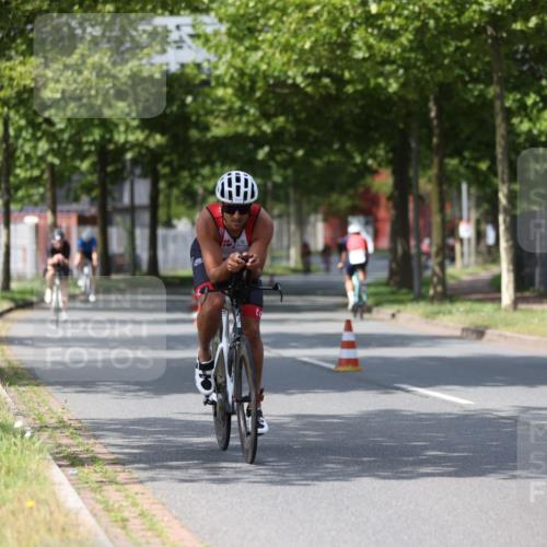 10.08.2025 - GEWOBA Citytriathlon Bremen Yannick Fuchs http://msf.ph/oto/8558620 10.08.2025 12:33:48 Radfahren 560, 635, 741, 856, 858, 867, 895 meine-sportfotos.de