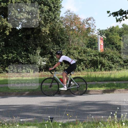 10.08.2025 - GEWOBA Citytriathlon Bremen Yannick Fuchs http://msf.ph/oto/8558626 10.08.2025 10:32:59 Radfahren 355, 371, 384, 390, 430 meine-sportfotos.de