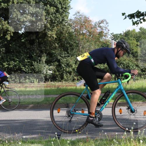 10.08.2025 - GEWOBA Citytriathlon Bremen Yannick Fuchs http://msf.ph/oto/8558630 10.08.2025 10:33:01 Radfahren 355, 371, 384, 390, 420, 430 meine-sportfotos.de