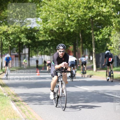 10.08.2025 - GEWOBA Citytriathlon Bremen Yannick Fuchs http://msf.ph/oto/8558632 10.08.2025 12:33:51 Radfahren 560, 635, 637, 741, 768, 856, 858, 867, 895 meine-sportfotos.de