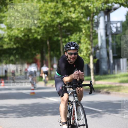 10.08.2025 - GEWOBA Citytriathlon Bremen Yannick Fuchs http://msf.ph/oto/8558633 10.08.2025 12:33:51 Radfahren 560, 635, 637, 741, 768, 856, 858, 867, 895 meine-sportfotos.de
