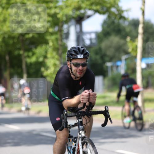 10.08.2025 - GEWOBA Citytriathlon Bremen Yannick Fuchs http://msf.ph/oto/8558635 10.08.2025 12:33:51 Radfahren 560, 635, 637, 741, 768, 856, 858, 867, 895 meine-sportfotos.de