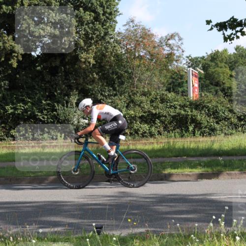 10.08.2025 - GEWOBA Citytriathlon Bremen Yannick Fuchs http://msf.ph/oto/8558637 10.08.2025 10:33:04 Radfahren 355, 371, 389, 390, 420, 430, 448 meine-sportfotos.de