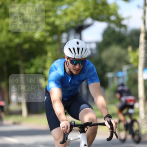 10.08.2025 - GEWOBA Citytriathlon Bremen Yannick Fuchs http://msf.ph/oto/8558645 10.08.2025 12:33:54 Radfahren 560, 635, 637, 741, 768, 856, 858, 867, 895 meine-sportfotos.de