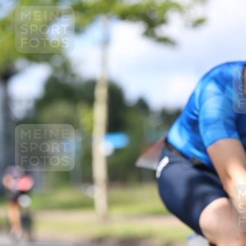 10.08.2025 - GEWOBA Citytriathlon Bremen Yannick Fuchs http://msf.ph/oto/8558647 10.08.2025 12:33:54 Radfahren 560, 635, 637, 741, 768, 856, 858, 867, 895 meine-sportfotos.de