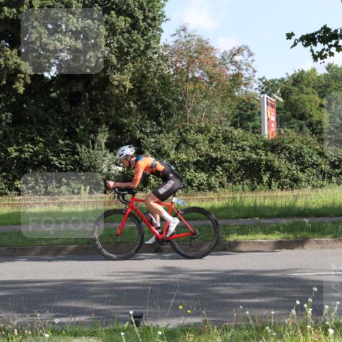 10.08.2025 - GEWOBA Citytriathlon Bremen Yannick Fuchs http://msf.ph/oto/8558651 10.08.2025 10:33:07 Radfahren 105, 355, 389, 390, 420, 421, 430, 448 meine-sportfotos.de