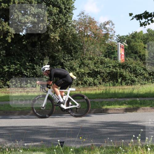 10.08.2025 - GEWOBA Citytriathlon Bremen Yannick Fuchs http://msf.ph/oto/8558656 10.08.2025 10:33:11 Radfahren 105, 355, 389, 390, 420, 421, 430, 448 meine-sportfotos.de