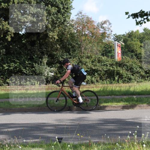 10.08.2025 - GEWOBA Citytriathlon Bremen Yannick Fuchs http://msf.ph/oto/8558666 10.08.2025 10:33:14 Radfahren 105, 389, 390, 396, 420, 421, 430, 448 meine-sportfotos.de
