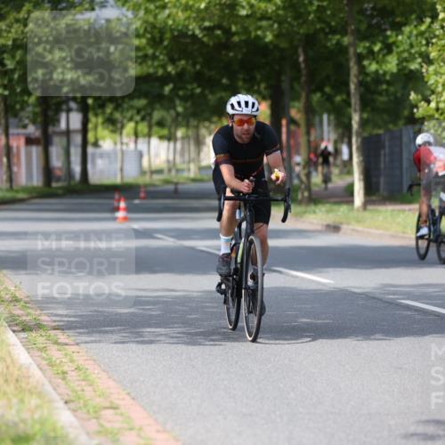 10.08.2025 - GEWOBA Citytriathlon Bremen Yannick Fuchs http://msf.ph/oto/8558668 10.08.2025 12:34:01 Radfahren 560, 635, 637, 741, 768, 858, 867 meine-sportfotos.de