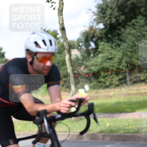 10.08.2025 - GEWOBA Citytriathlon Bremen Yannick Fuchs http://msf.ph/oto/8558676 10.08.2025 12:34:02 Radfahren 560, 635, 637, 741, 768, 822, 858, 867 meine-sportfotos.de