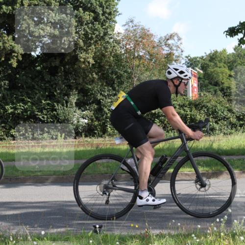 10.08.2025 - GEWOBA Citytriathlon Bremen Yannick Fuchs http://msf.ph/oto/8558681 10.08.2025 10:33:26 Radfahren 105, 127, 389, 396, 420, 421, 428, 448, 479 meine-sportfotos.de